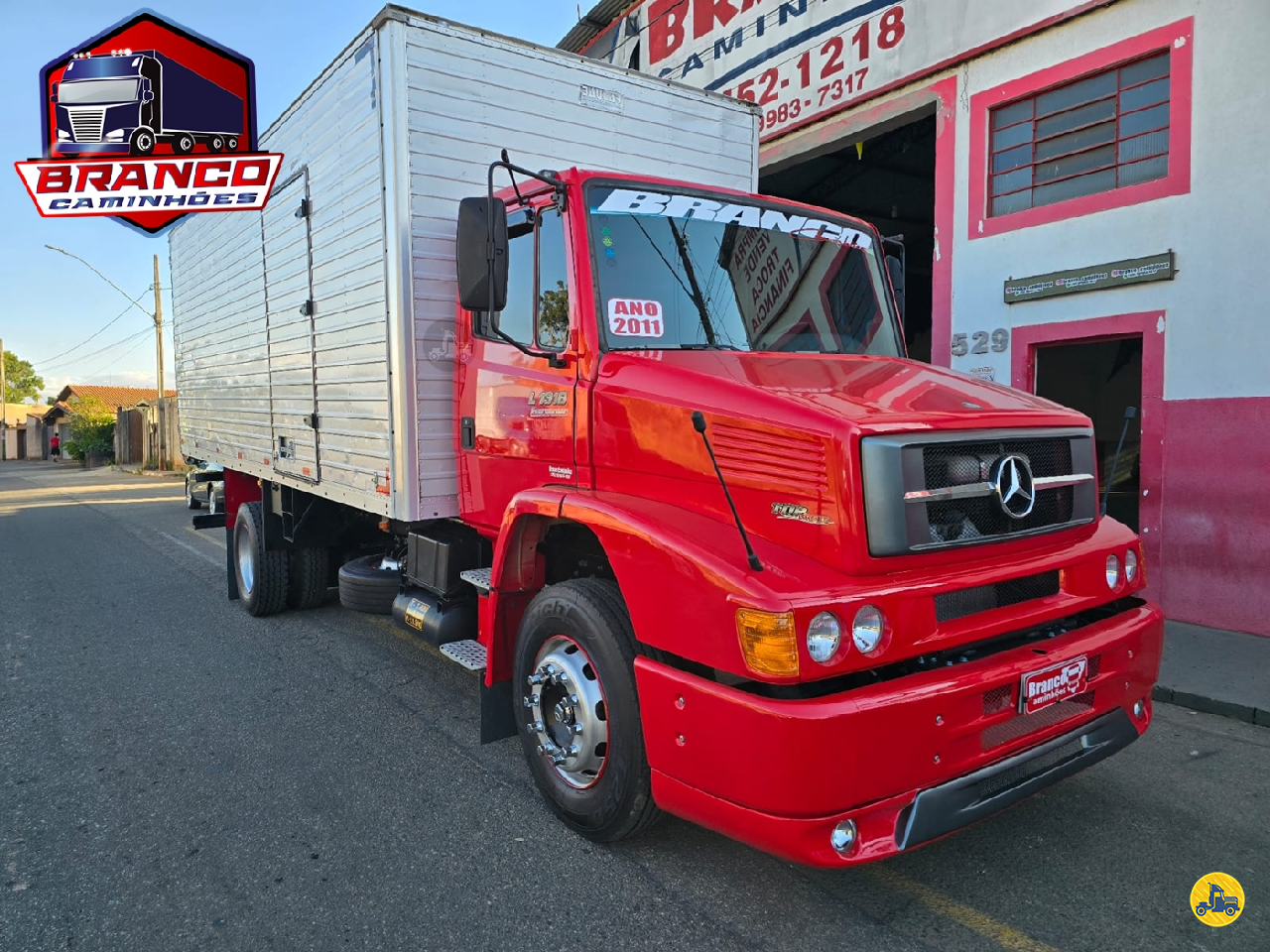 CAMINHAO MERCEDES-BENZ MB 1318 Baú Furgão 3/4 4x2 Branco Caminhões CAREACU MINAS GERAIS MG